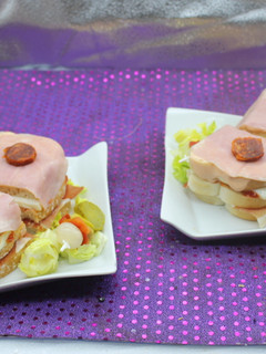 Una foto de Montaditos de jamones y huevo cocido