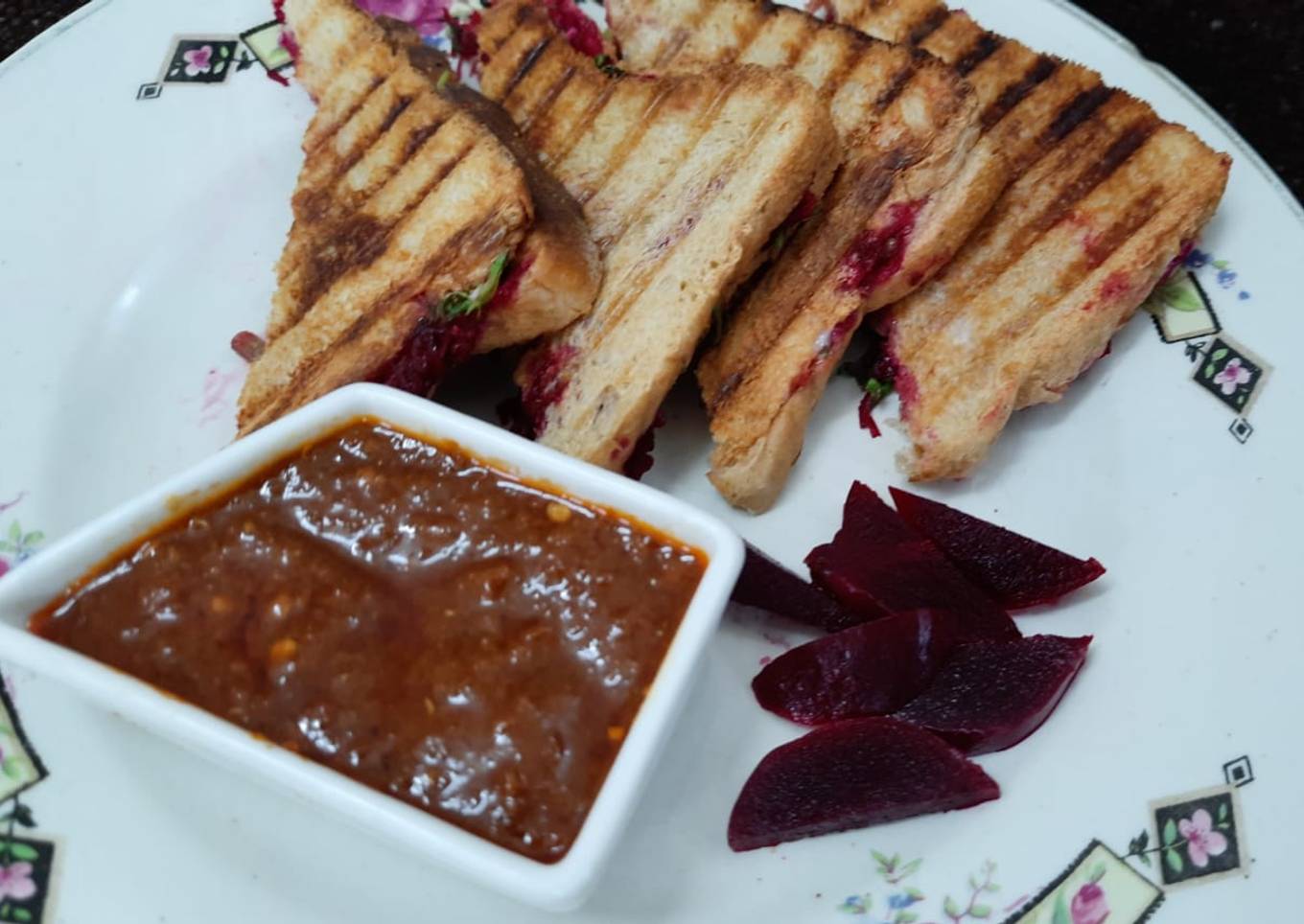 Beetroot sandwich