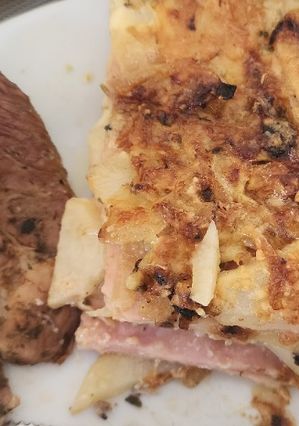 Una foto de Bondiola de cerdo con papas a la crema