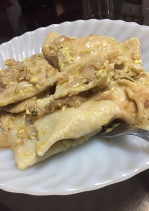 Una foto de Ravioles a la carbonara 🍲♥️