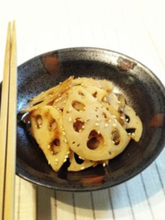 蓮藕炒黑醋(蓮根の黒酢炒め) 的食譜成品照片