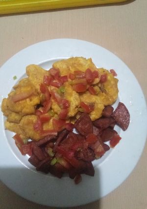 Una foto de Fritos con salami 🇩🇴