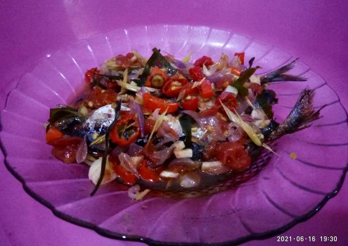 Ikan Pindang Sambal Matah