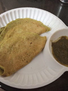 મગની દાળના ચીલા (Moong Dal Chila Recipe In Gujarati) રેસીપી મુખ્ય ફોટો