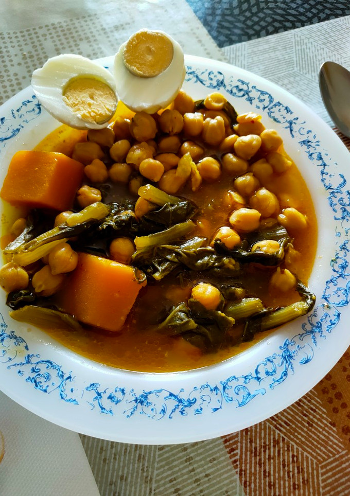 Una foto de Potaje de garbanzos, a mi manera