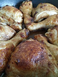 Una foto de Muslos de pollo en salsa de soja y naranja