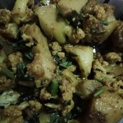 A picture of Aloo gobhi.