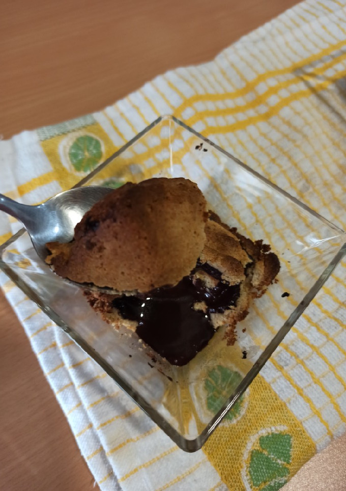 Una foto de Pastel de chocolate y galleta fit 🤤