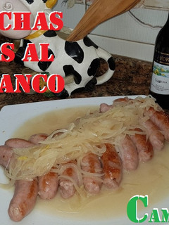 Una foto de Salchichas frescas al vino blanco