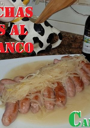 Una foto de Salchichas frescas al vino blanco
