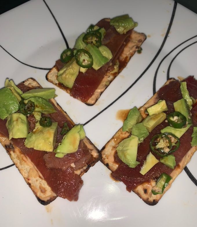 Una foto de Tostaditas de atún fresco
