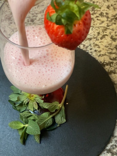 Une photo de 🍋Milkshake🍓 Strawberry 🍓🍃mint 🪴