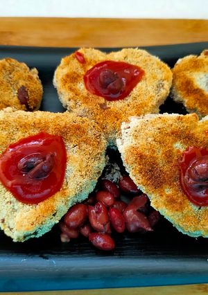 A picture of Heart shaped Rajma Cutlets.