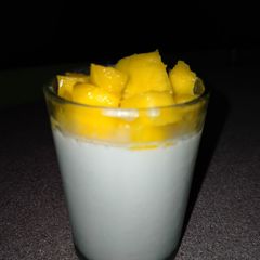 A picture of PannaCotta Topping Buah Mangga.