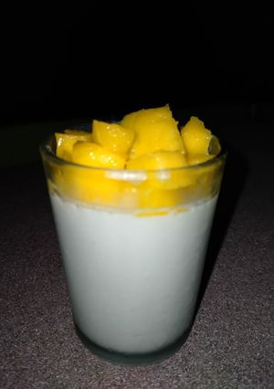A picture of PannaCotta Topping Buah Mangga.