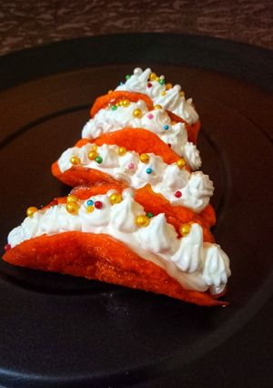 जलेबी क्रीम चीज टाकोज (jalebi cream cheese tacos recipe in marathi) रेसिपी चे मुख्य फोटो 
