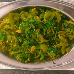 A picture of पालक शिमला मिर्च की साग.