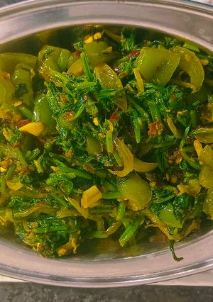 A picture of पालक शिमला मिर्च की साग.