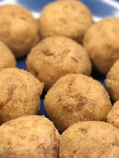 Una foto de Bombas de papa con atún, al horno