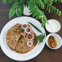 A picture of Pav bhaji paratha.