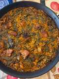 Paella de pollo y costillas