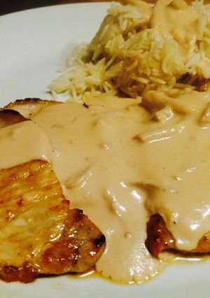 Una foto de Solomillo con salsa de Oporto y champiñones