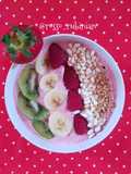 Smoothie bowl di frutta di maggio
