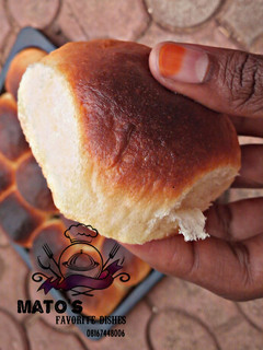 A picture of Dinner rolls.