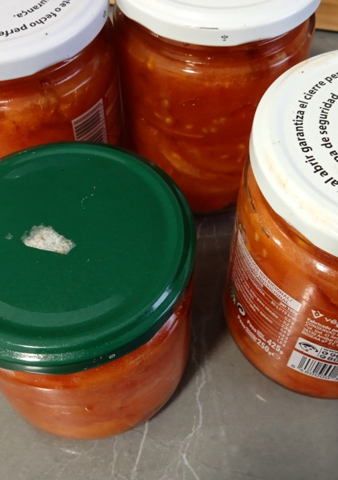Una foto de Conserva de tomates enteros y crudos