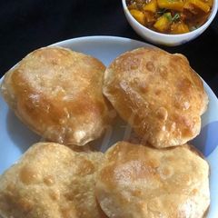 A picture of Puri Bhaji.