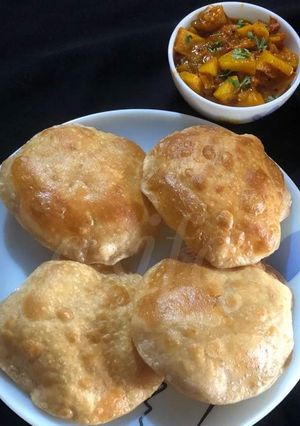 A picture of Puri Bhaji.