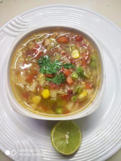 वेजिटेबल सूप (Vegetable soup recipe in Hindi) रेसिपी मुख्य फोटो