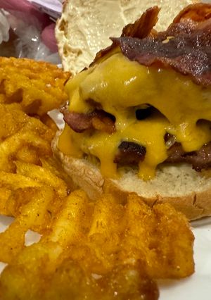 Foto de Cheeseburger Duplo com Cheddar e Fatias de Bacon