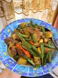 Oseng kikil kecap Inggris
