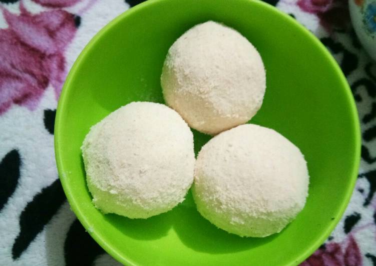 Maida laddu