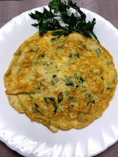 Una foto de Tortilla de ajo y perejil
