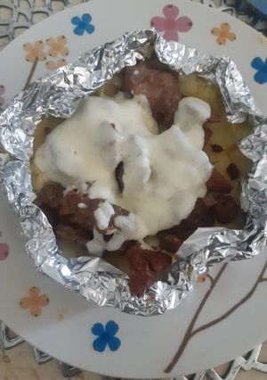 Una foto de Papas rellenas de chorizo y asada
