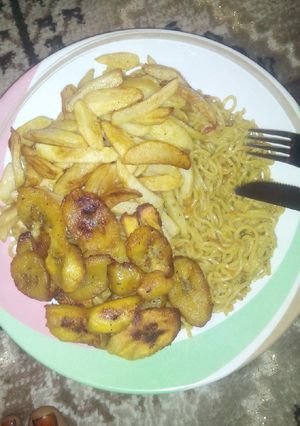 A picture of Chips,plantain and Indomie(Breakfast idea).