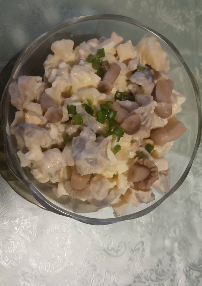 Салат грибний