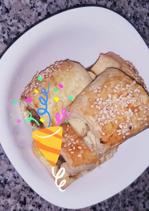 A picture of Mini sausage rolls.