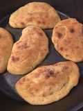 Mezzelune ripiene al forno con impasto di patate