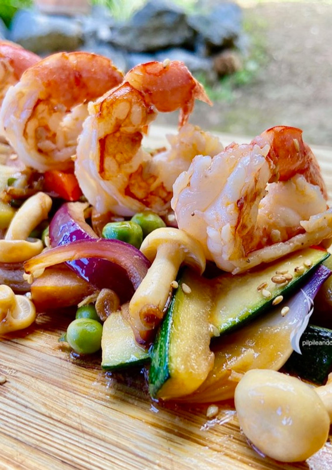 Una foto de Salteado de Verduras 🥦 con Gambas 🦐