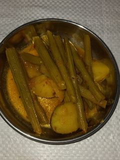 सहजन कि सब्जी (sahjan ki sabzi recipe in Hindi) रेसिपी मुख्य फोटो
