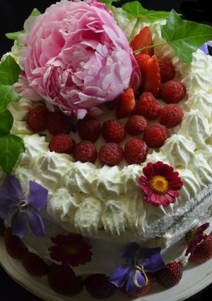 Une photo de Layer cake à la fraise