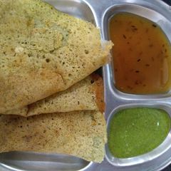 A picture of Moong daal chilla.