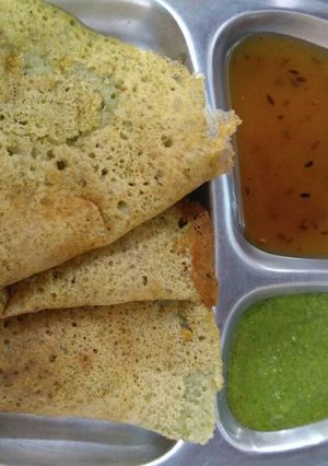 A picture of Moong daal chilla.