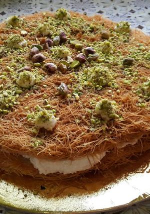 A picture of Osmalieh with Cream.