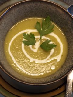 Una foto de Crema de repollo y judías verdes