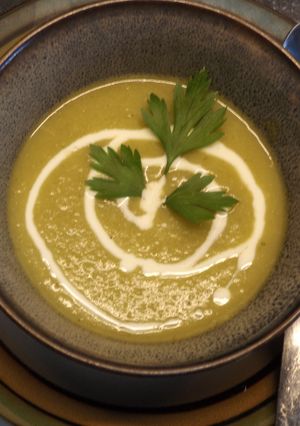 Una foto de Crema de repollo y judías verdes