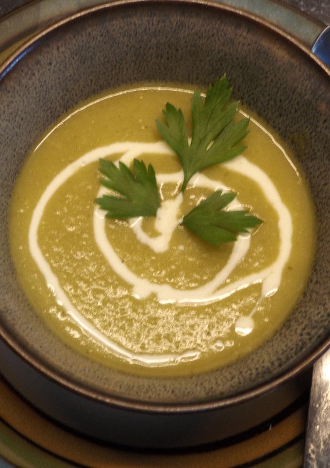 Una foto de Crema de repollo y judías verdes